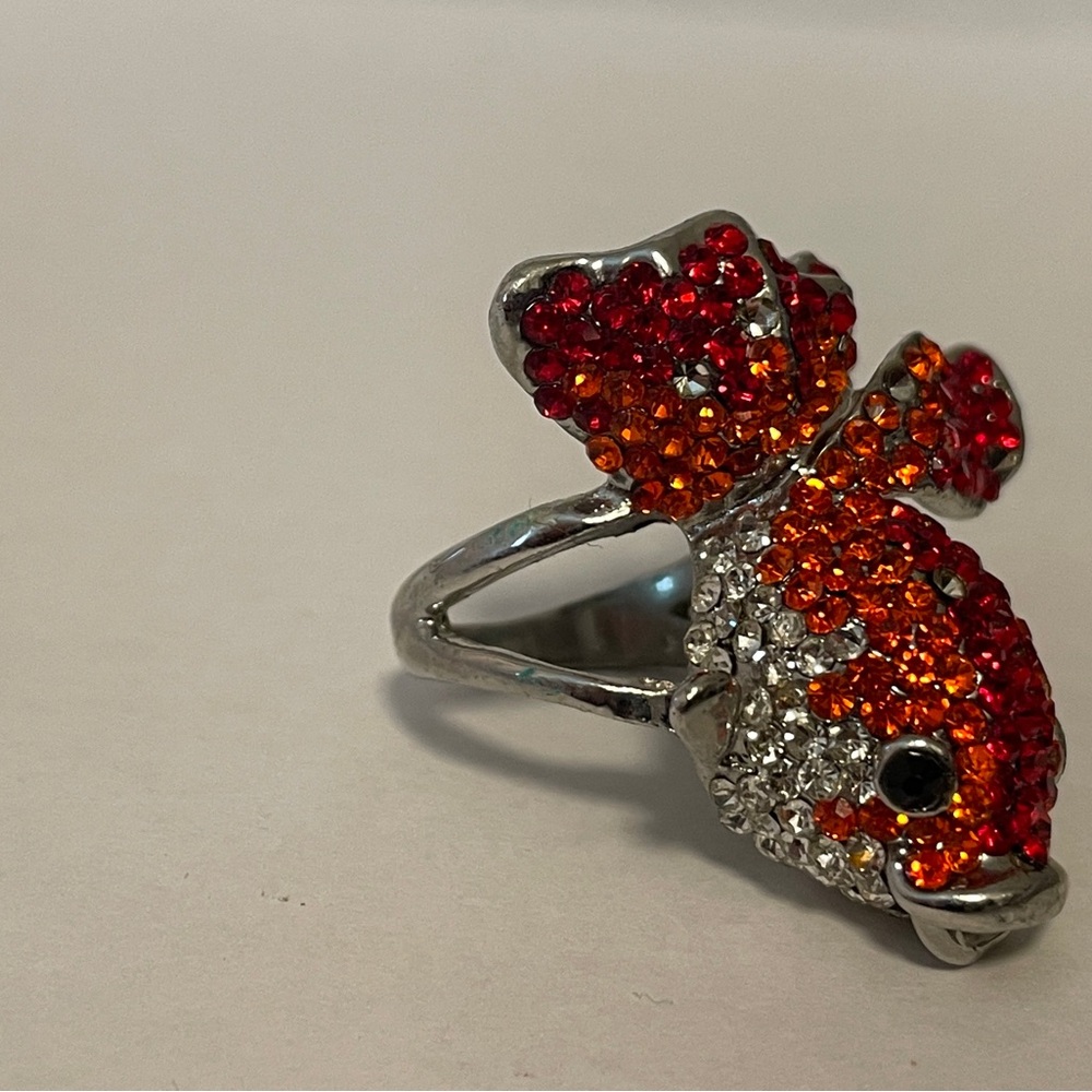 Sparkling Fish Ring Ring with Red and Orange Rhinestones